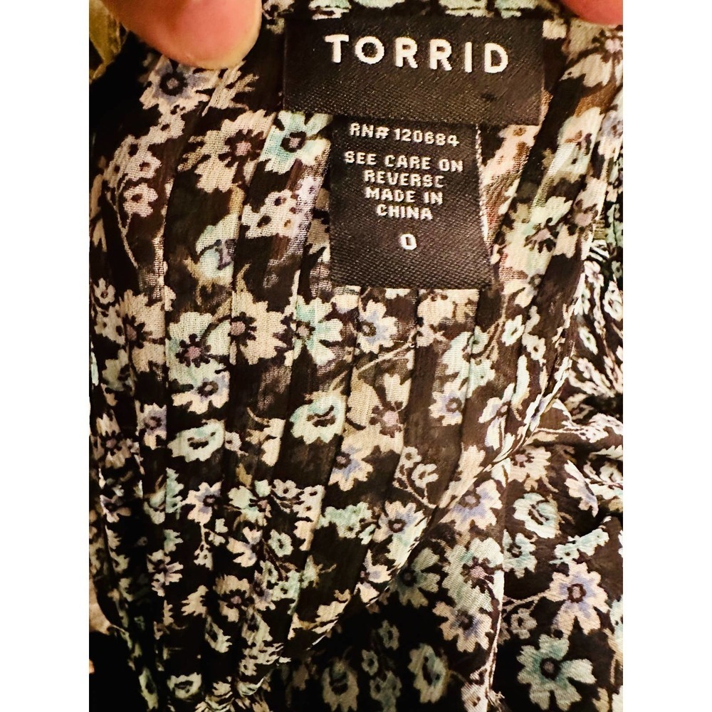 EUC Torrid semi sheer 3/4 sleeve floral print top size 0 - Picture 8 of 8